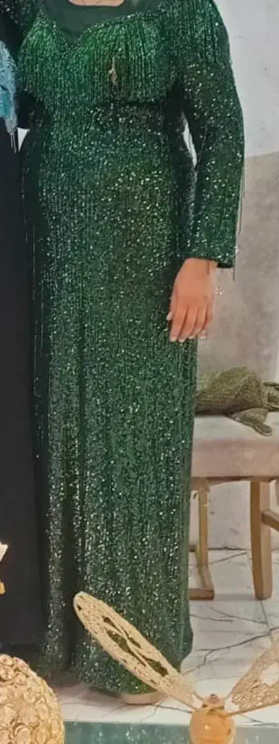 لباس مجلسی|لباس|لار, |دیوار