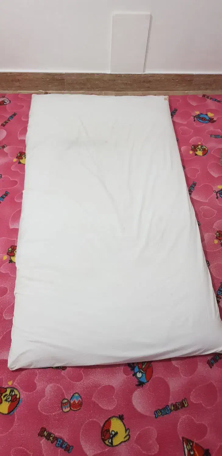 تشک|رختخواب، بالش، پتو|پیشوا, |دیوار