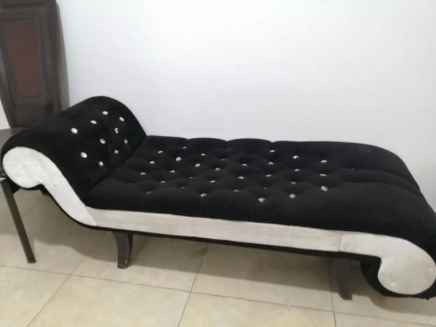 دوعدد کاناپه قهوه ای، مبلی،،شزلون  مشکی  1عدد|مبلمان خانگی و میز عسلی|رشت, صفاری|دیوار