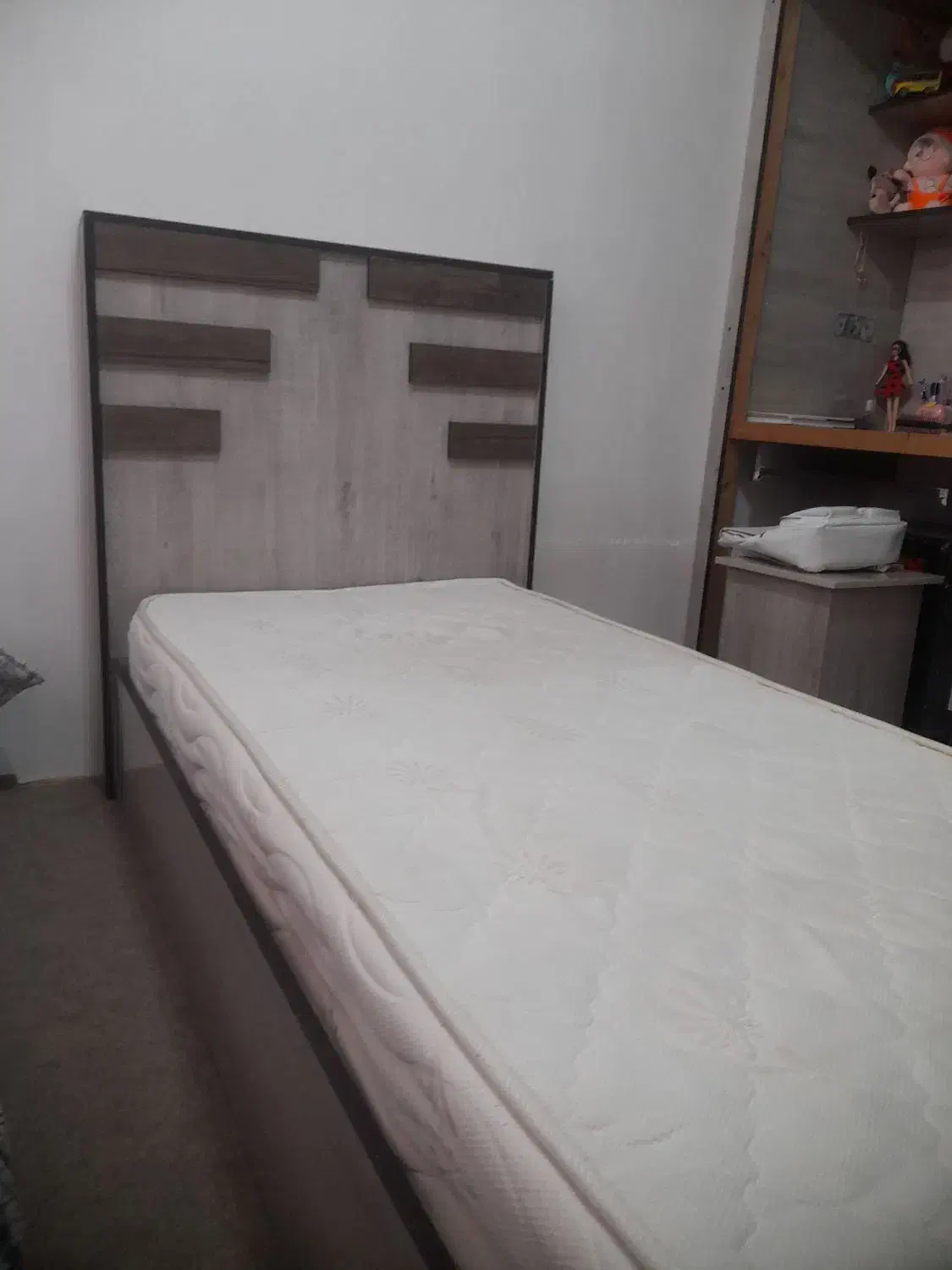 تخت وتشک|تشک تختخواب|رشت, جانبازان|دیوار