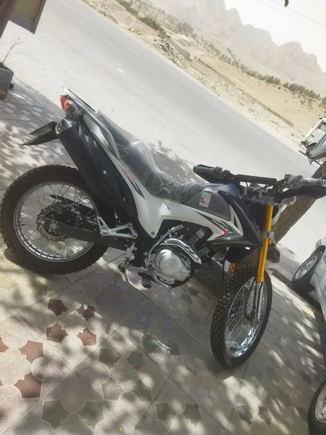 تریل پرواز مدل ۴۰۱ در حد|موتورسیکلت|تربت‌حیدریه, ده پائین|دیوار