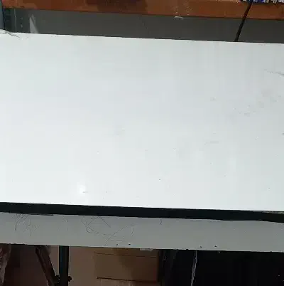 میز تحریر باکس دار قفلی سفید بهمراه صندلی|میز تحریر و کامپیوتر|قم, نیروگاه|دیوار