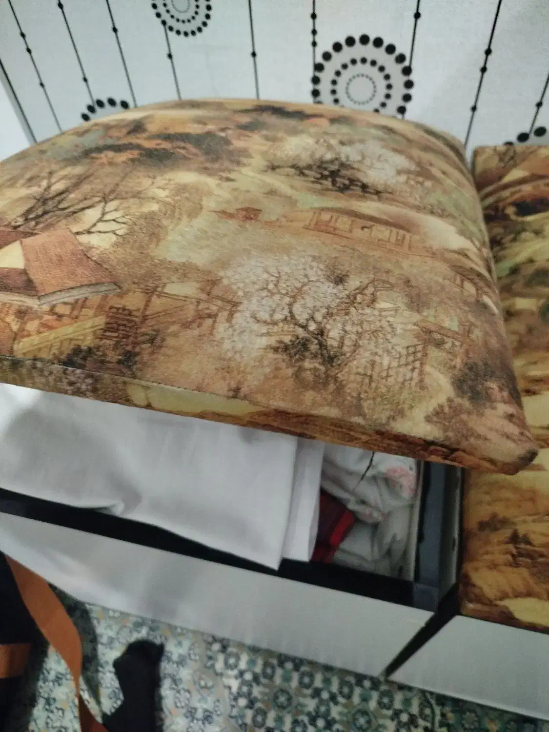 باکس نشیمن|صندلی و نیمکت|شاهین‌شهر, خانه کارگر|دیوار