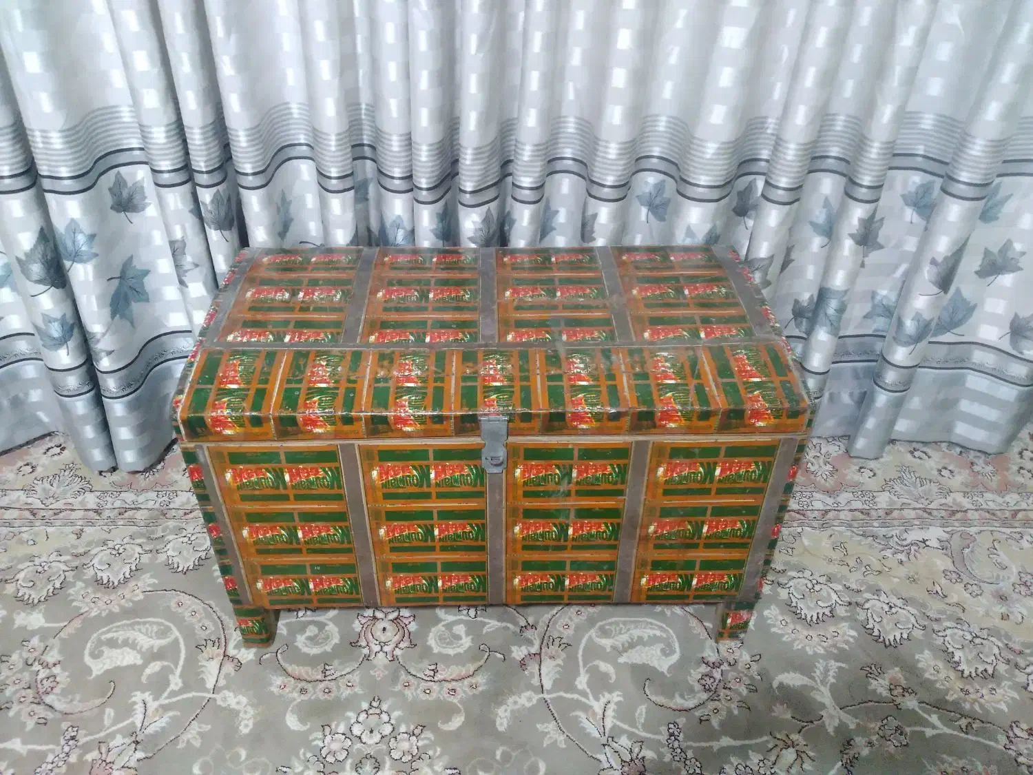 صندقچه قدیمی سالم|کلکسیون اشیاء عتیقه|رباط‌کریم, رباط‌کریم|دیوار