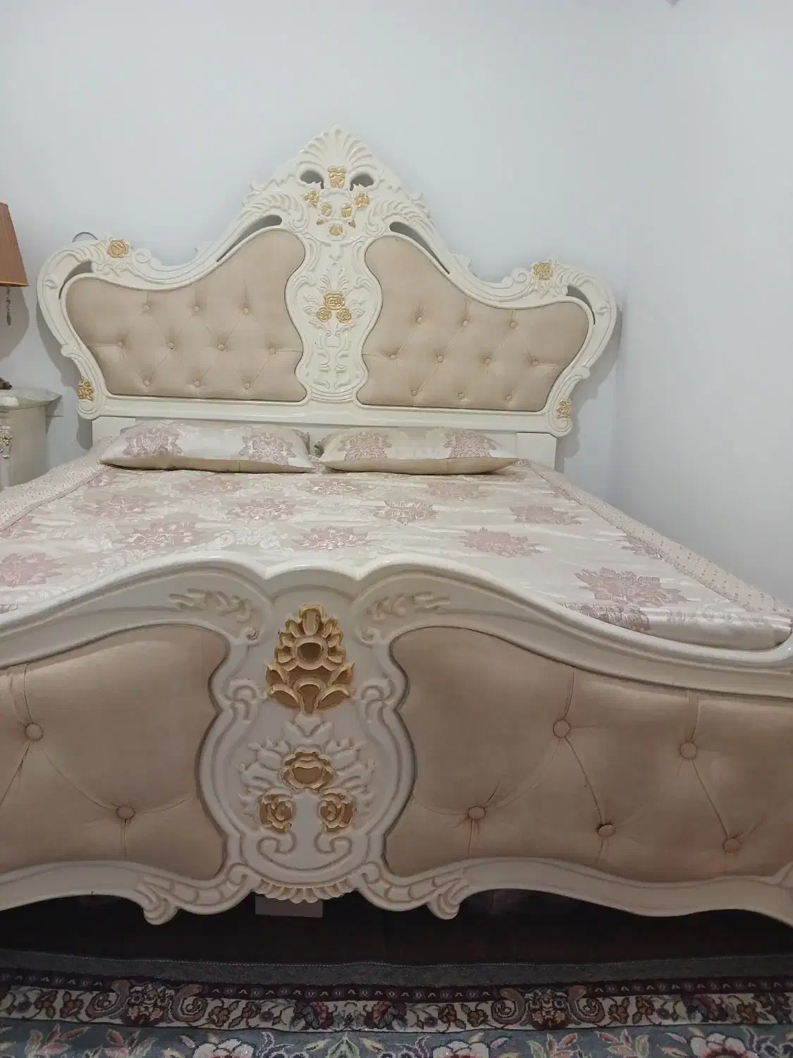 تخت خواب و تشک و دوتا پاتختی سالم و شیک|تخت و سرویس خواب|خرمدره, |دیوار