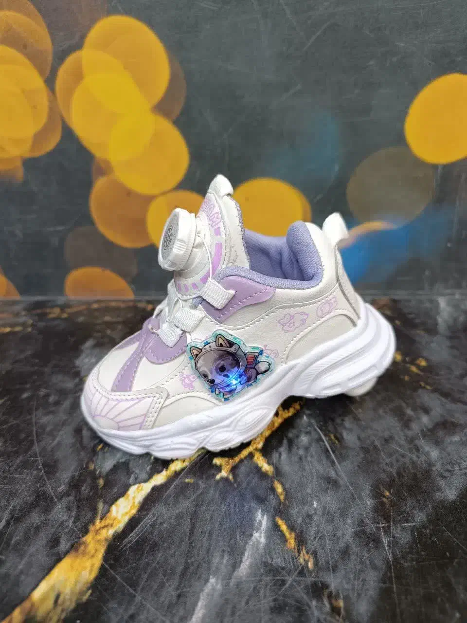 کتونی بچگانه چراغ دار میکی**+|کفش و لباس بچه|قم, زنبیل آباد|دیوار