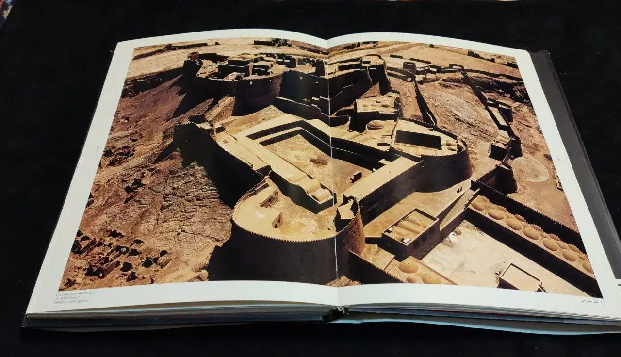 کتاب بم|کتاب و مجله تاریخی|تهران, پونک|دیوار