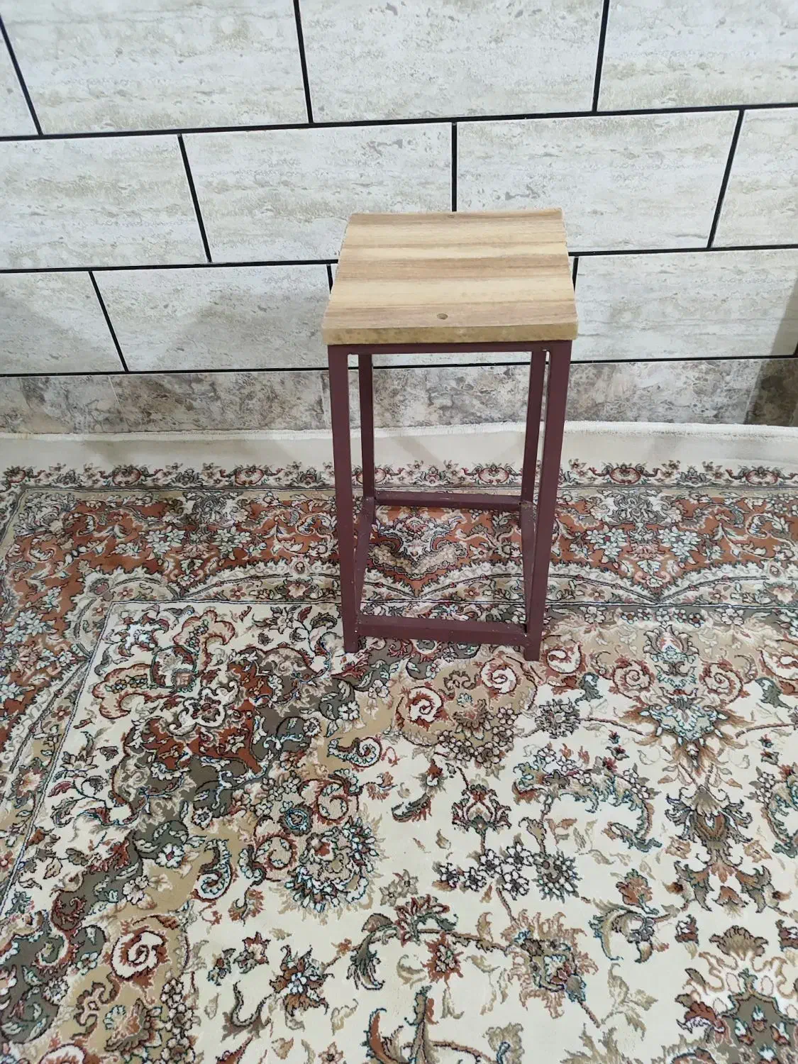 چهارپایه آهنی تمیز|صندلی و نیمکت|اهواز, فاز ۱ پادادشهر|دیوار