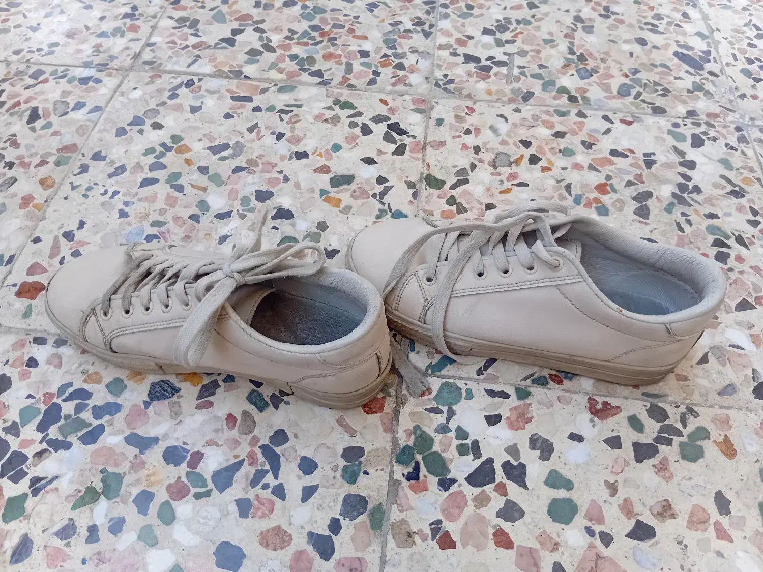 کفش|کیف، کفش، کمربند|ایذه, |دیوار