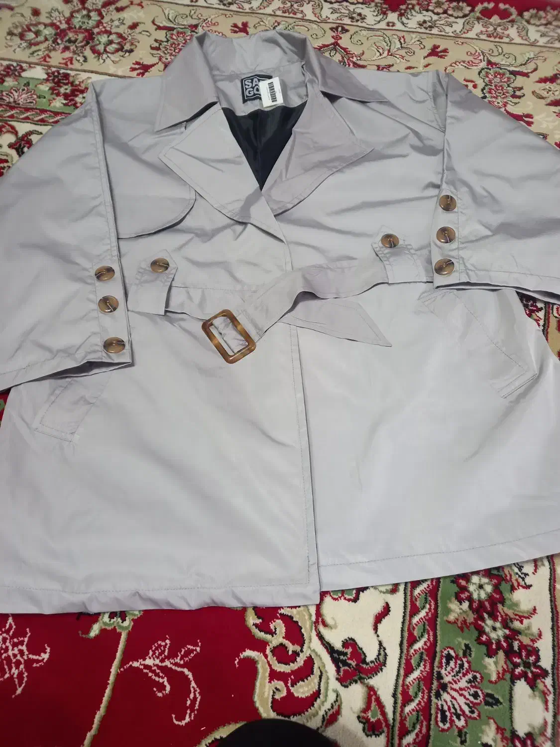 بارانی|لباس|میانه, |دیوار