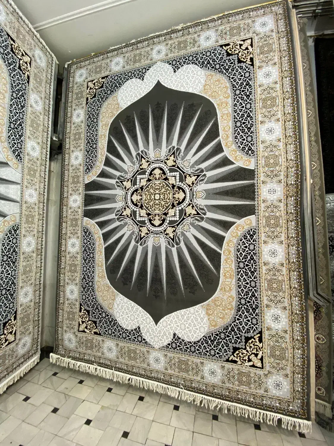 فرش خورشید نقره ای|فرش|قم, زاد|دیوار