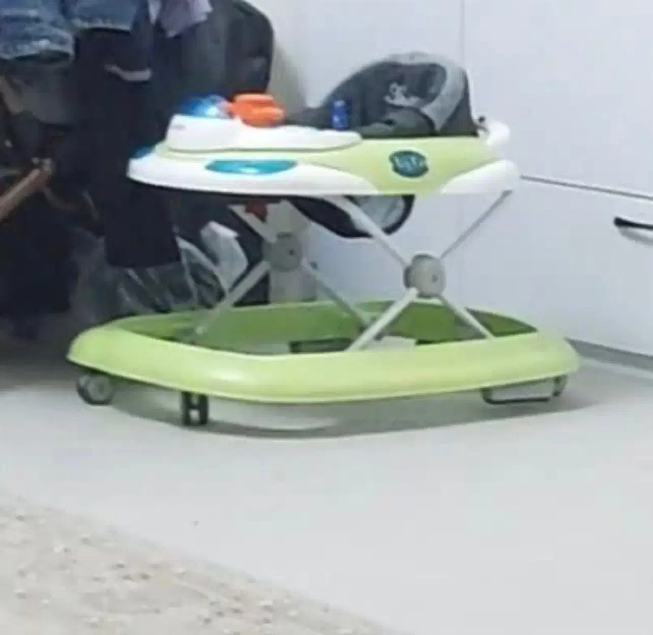 روروئک و کریر|کالسکه و لوازم جانبی|رودسر, |دیوار