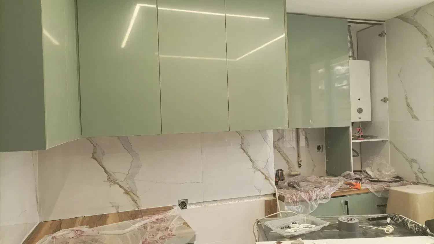 نصب انواع سرامیک،و پرسلان با چسب|خدمات پیشه و مهارت|دوگنبدان, |دیوار