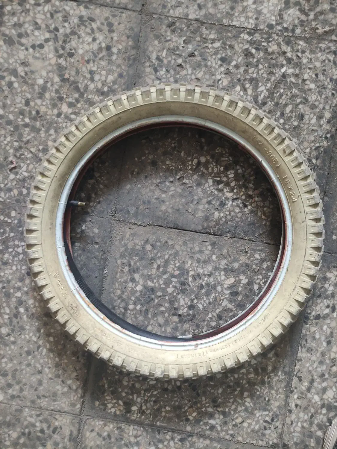 لاستیک دوچرخه|دوچرخه، اسکیت، اسکوتر|قدس, شهر‌قدس|دیوار