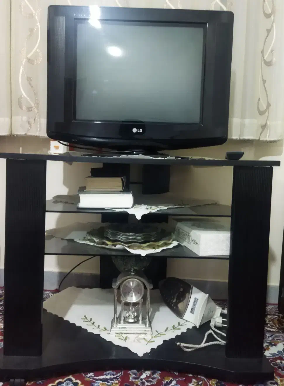 تلویزیون و میز تلویزیون|تلویزیون و پروژکتور|همدان, |دیوار