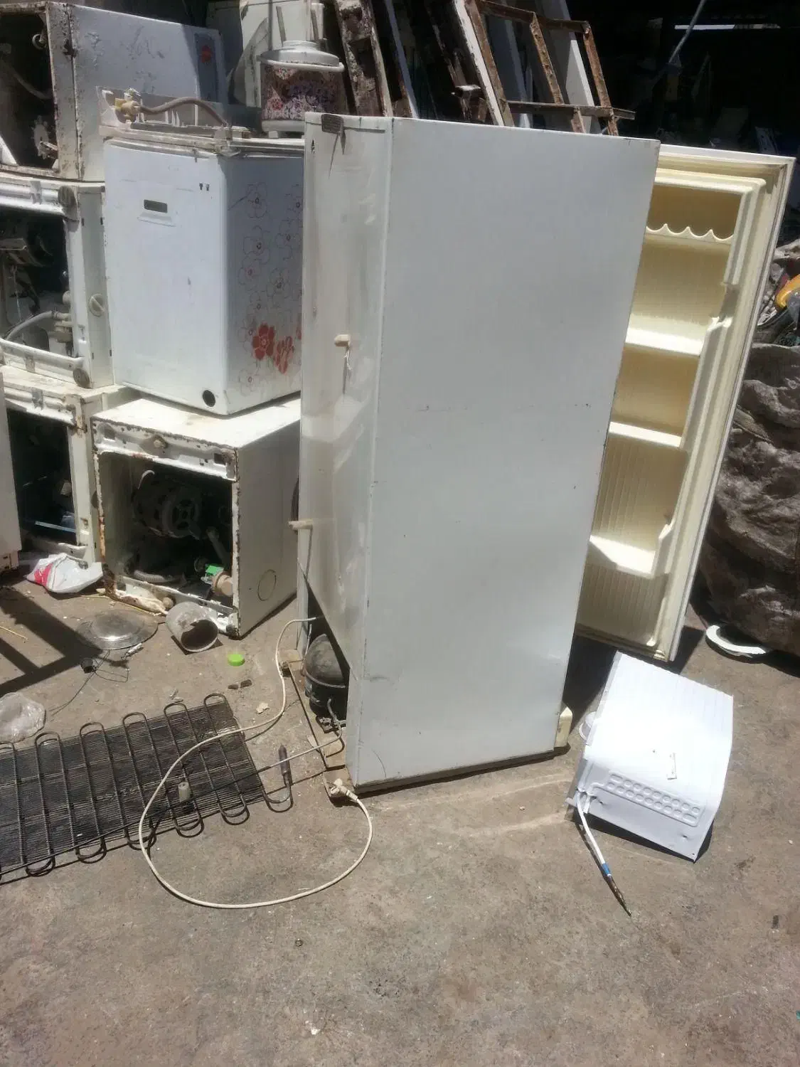 معامله یخچال سوخته خراب فرسوده بر می دا رم|یخچال و فریزر|خرمآباد, |دیوار