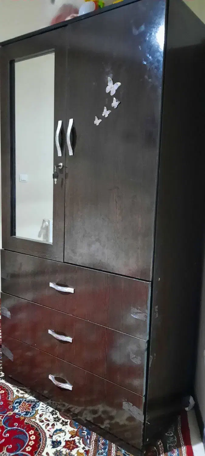 تخت وکمد جوان|تخت و سرویس خواب|صدرا-فارس, فاز ۱|دیوار