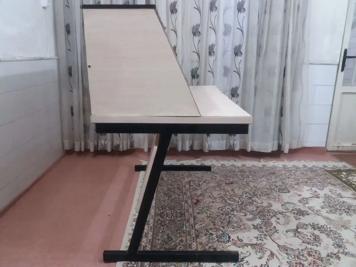 میز تحریر وکار|میز تحریر و کامپیوتر|قم, چهل درخت‎|دیوار