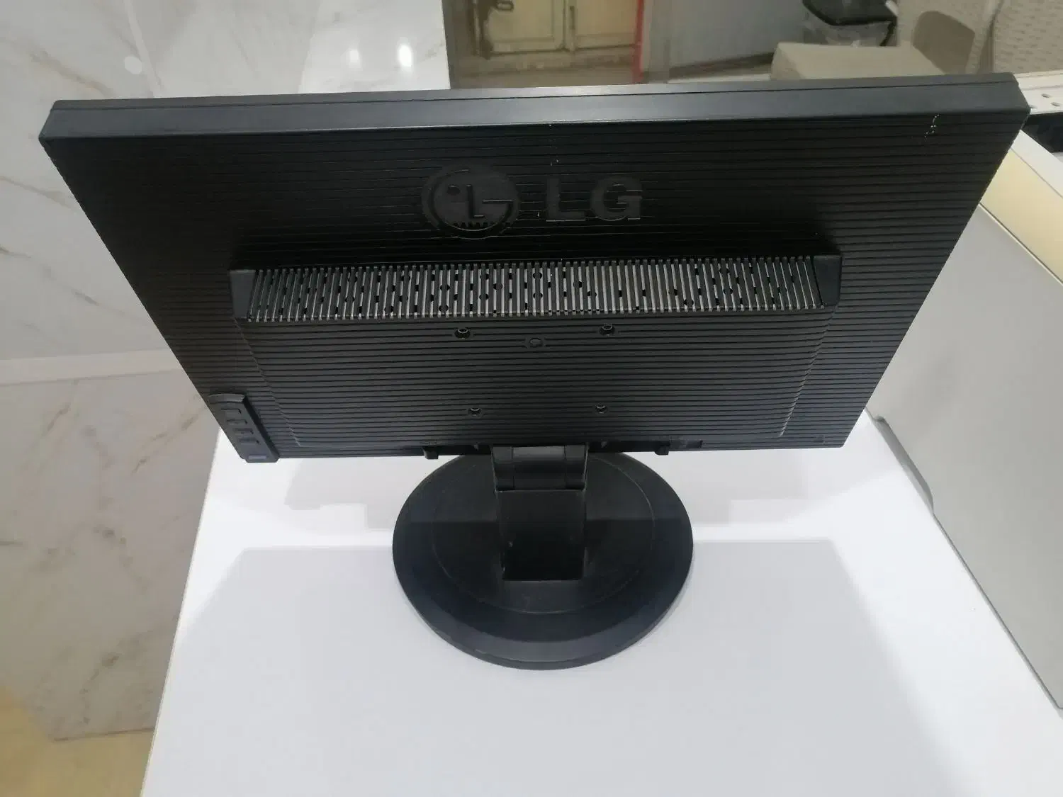 مانیتور 19 اینچ LG در حد نو|قطعات و لوازم جانبی رایانه|شیراز, میانرود|دیوار