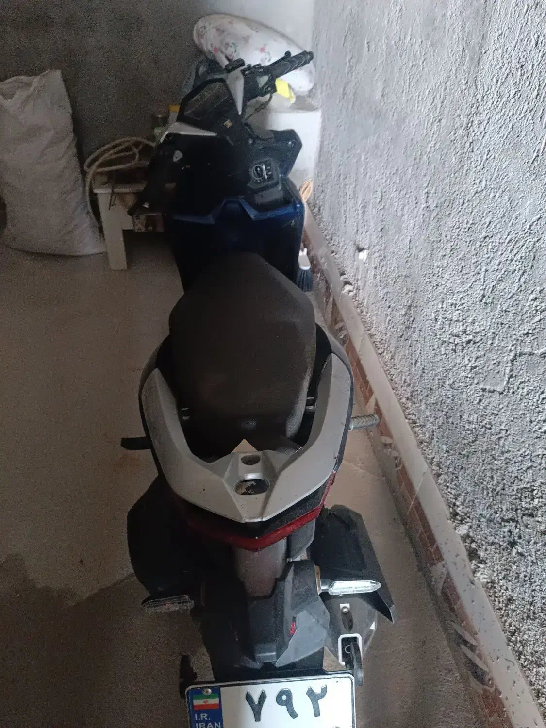 موتور کلیک|موتورسیکلت|قائن, |دیوار