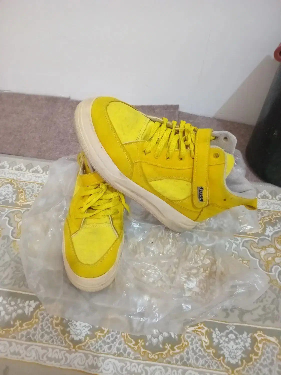 کفش رنگ زرد|کیف، کفش، کمربند|نقده, |دیوار