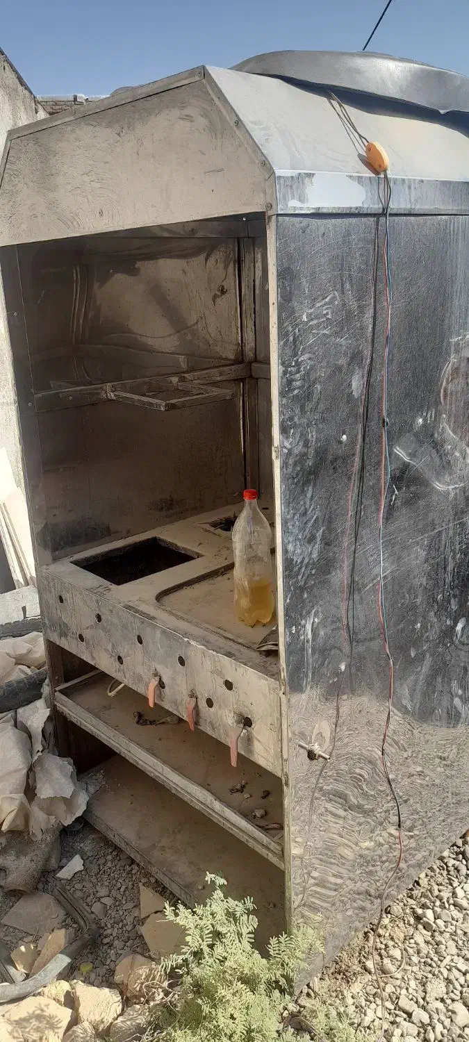 فرساندویچی|کافی‌شاپ و رستوران|سلامی, |دیوار