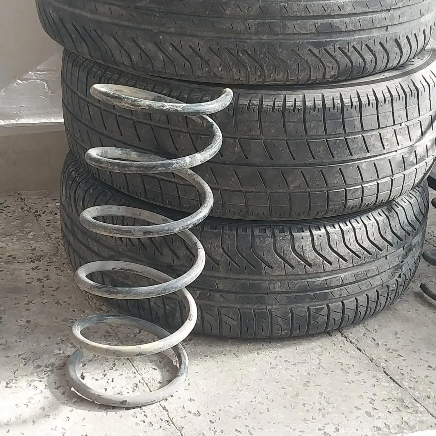 لاستیک ۴۰۵|قطعات یدکی و لوازم جانبی|تویسرکان, |دیوار