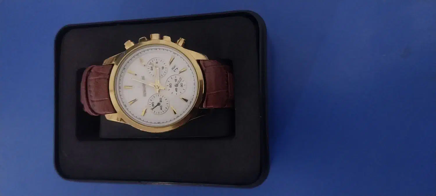 ساعت رمانسون در حد|ساعت|تهران, هلال احمر|دیوار