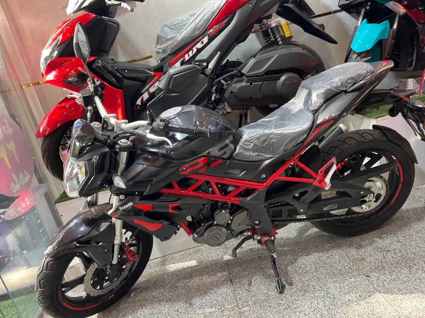 بنلی ۲۵۰ تک ۱۴۰۰ درحد|موتورسیکلت|اصفهان, فروردین|دیوار