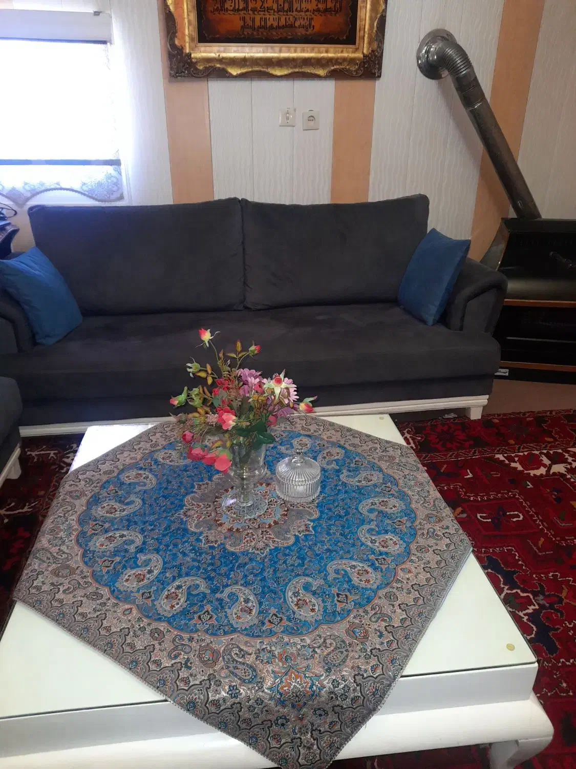مبل سه نفره با جلو مبلی بزرگ و با قیمت مناسب|مبلمان خانگی و میز عسلی|تبریز, |دیوار