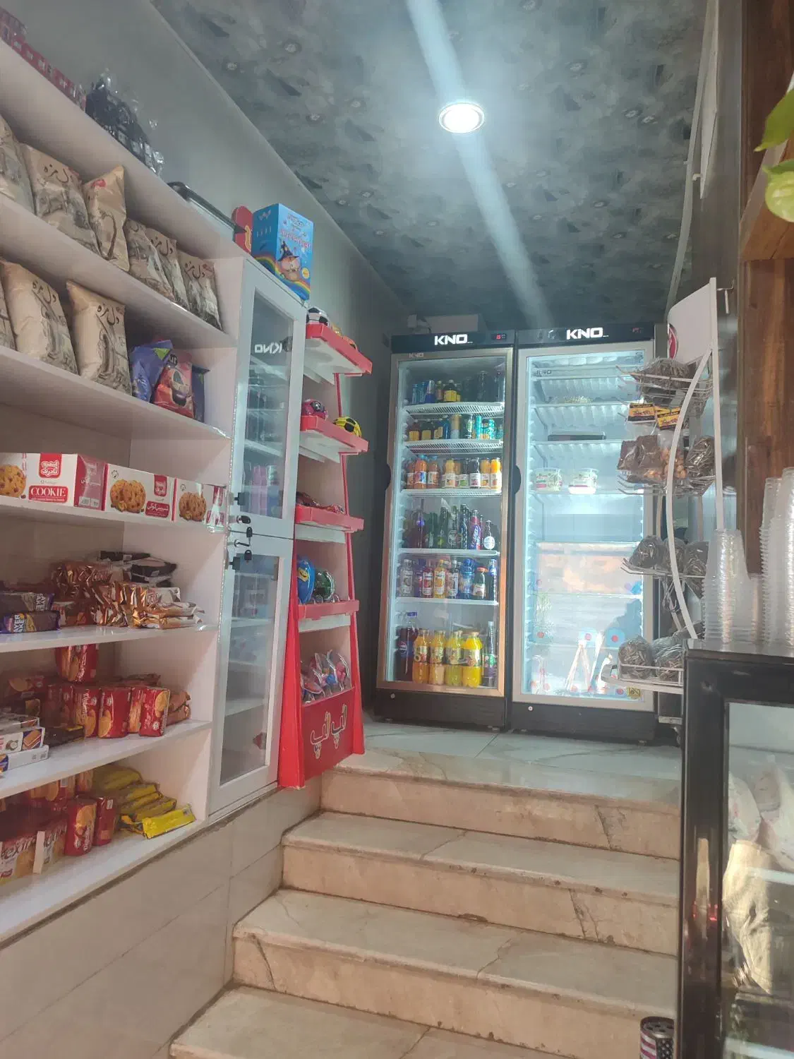 نیازمند فروشنده کافی شاپ|استخدام خدمات فروشگاه و رستوران|شیراز, شهرک گلها|دیوار