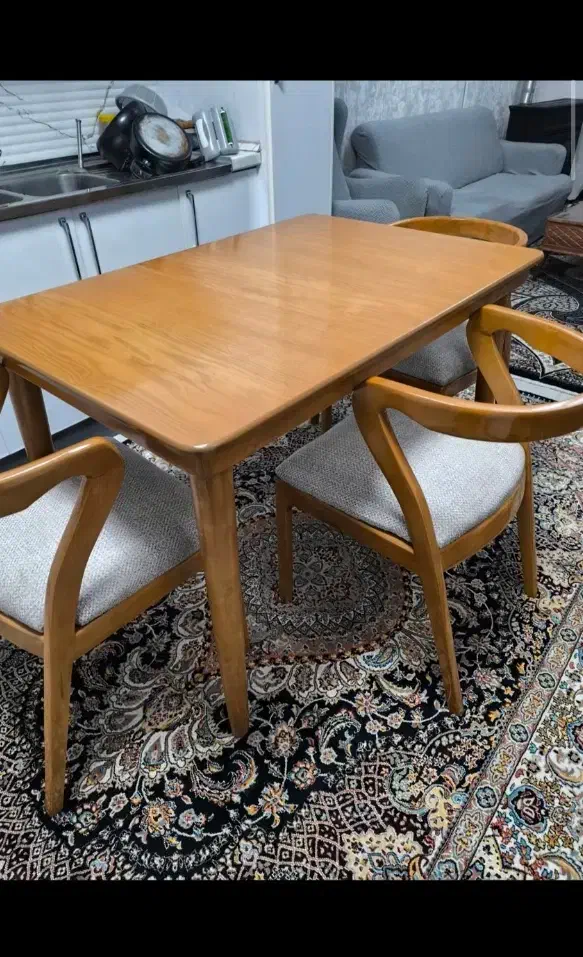 میزناهارخوری|میز و صندلی غذاخوری|اندیشه, اندیشه فاز ۳|دیوار