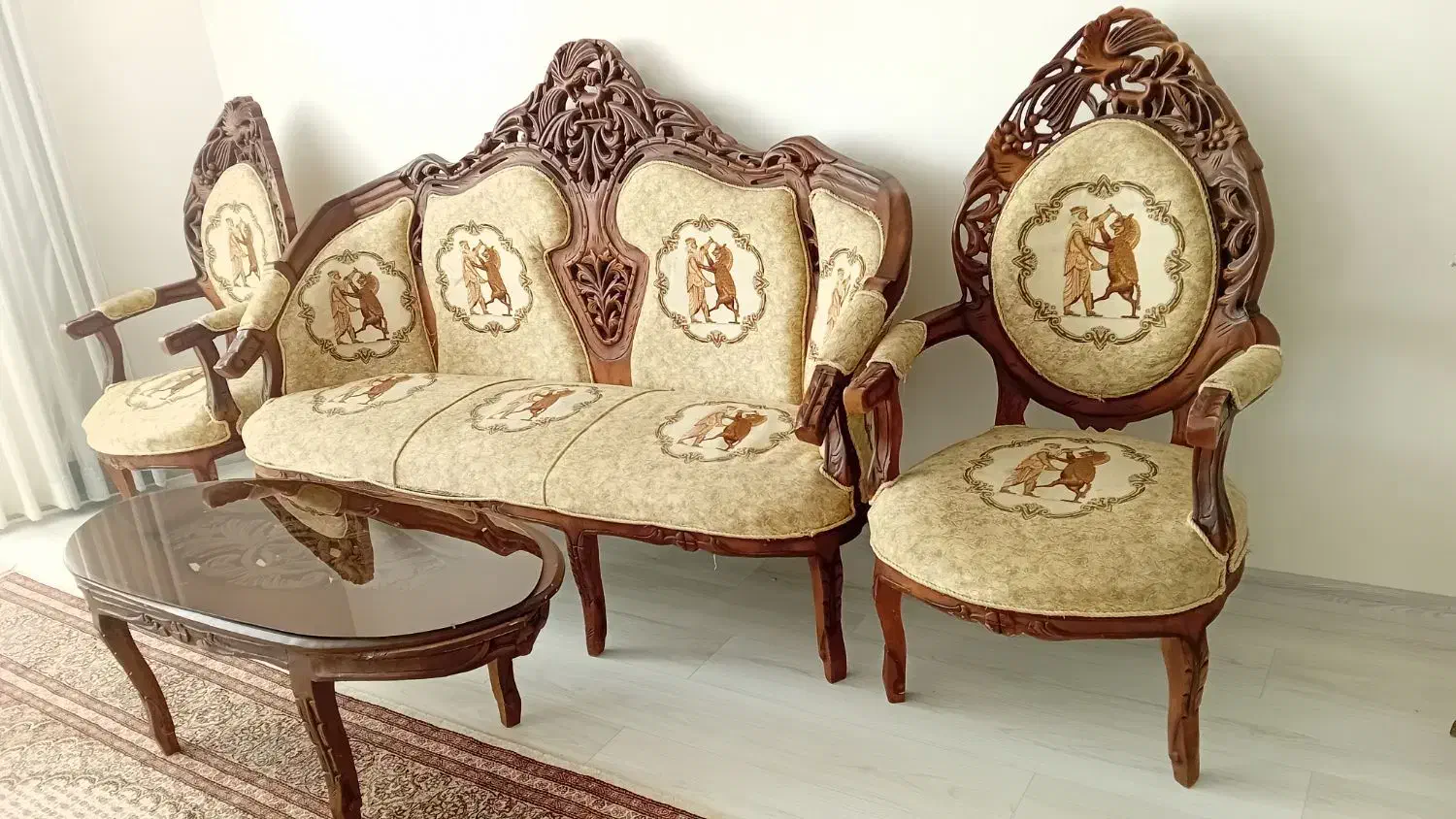 مبل سلطنتی|مبلمان خانگی و میز عسلی|خوی, |دیوار