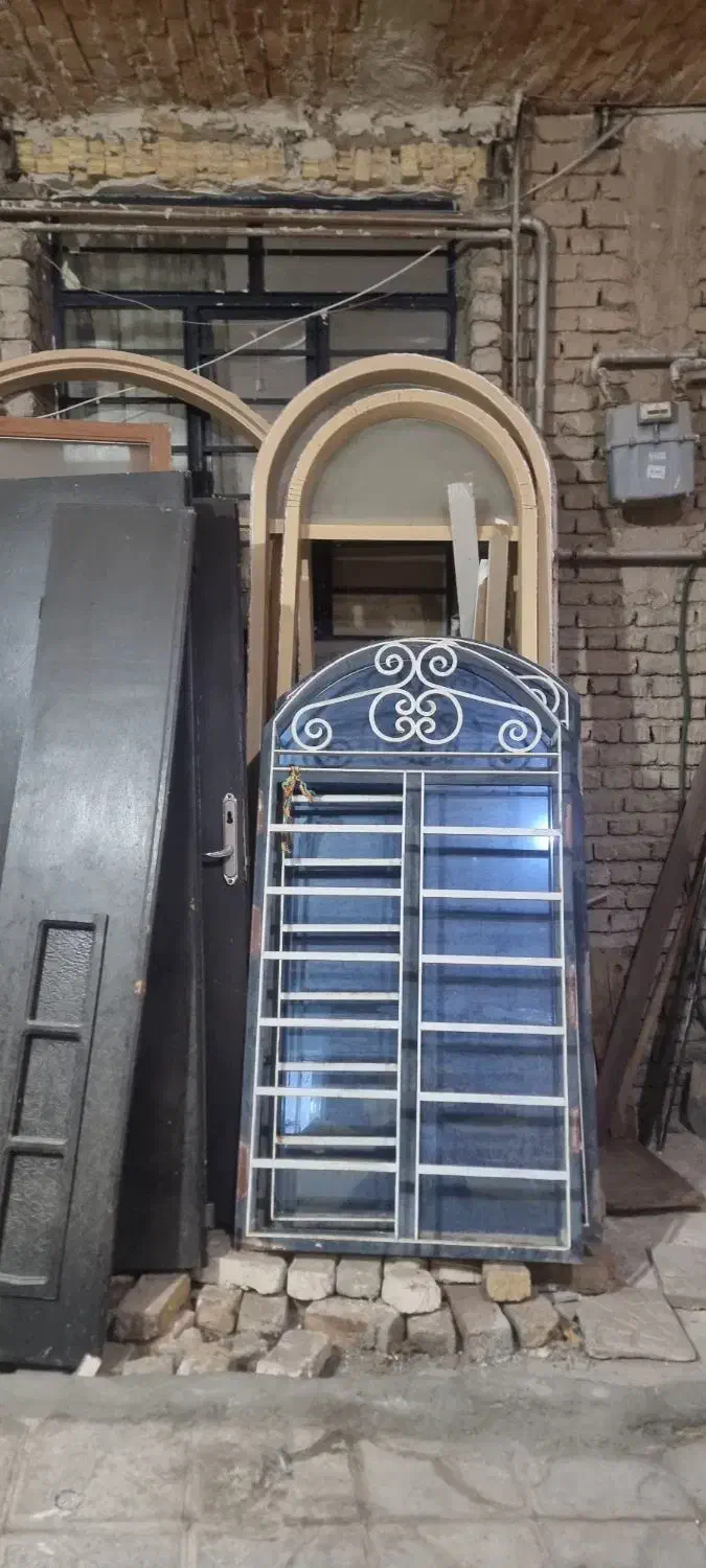 در و پنجره فلزی وآلومینیوم و چوبی|مصالح و تجهیزات ساختمان|ارومیه, |دیوار