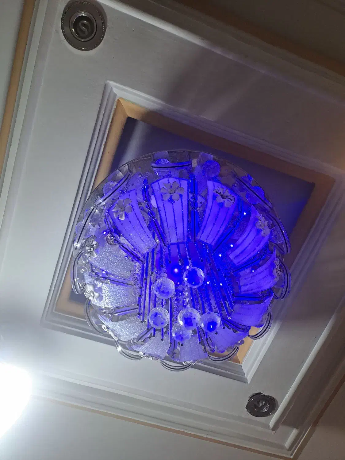 لوستر کریستالی موزیکال فلش خور بلوتوثی با چرخش|لوستر و چراغ آویز|قرچک, میرزائی جنوبی|دیوار