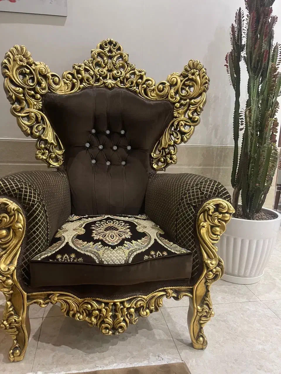 مبل سلطنتی|مبلمان خانگی و میز عسلی|شهریار, کرد امیر|دیوار