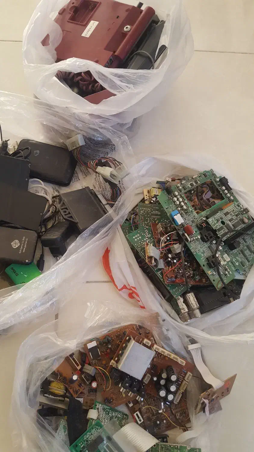 فروش چندکیلو برد یا بورد لوازم الکترونیکی|لوازم جانبی موبایل و تبلت|شیراز, شهرک گلستان شمالی|دیوار