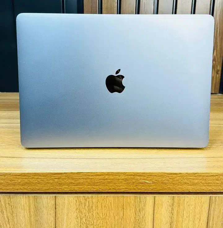 Macbook pro 2020 with touchbar|رایانه همراه|اصفهان, باغ زرشک|دیوار