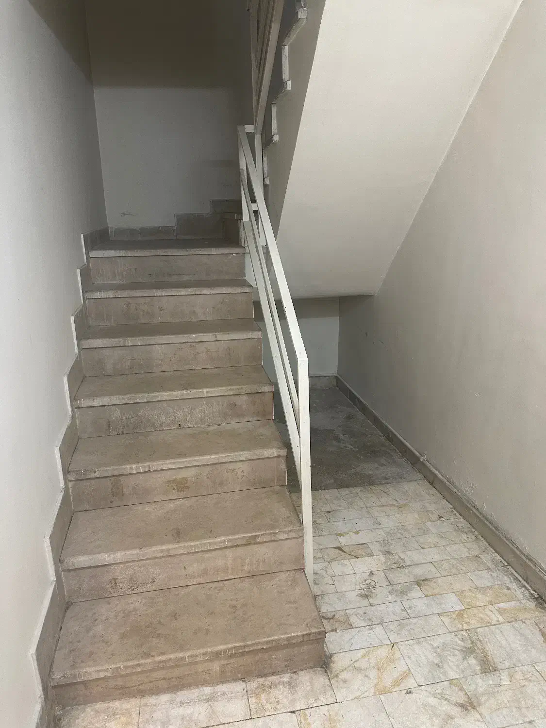 زیر همکف ۸۵ متر