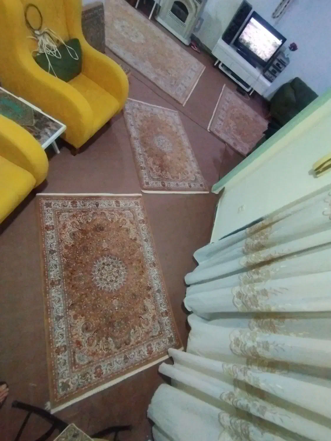 فرش جفت ۶ متری و جفت زرنیم ۷۰۰ شانه مشهد|فرش|باسمنج, |دیوار