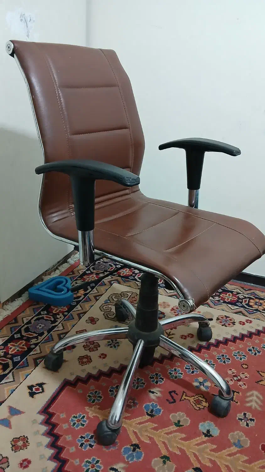 صندلی چرخدار مدیریتی|مبلمان اداری|هشتگرد, شهرک آپادانا|دیوار