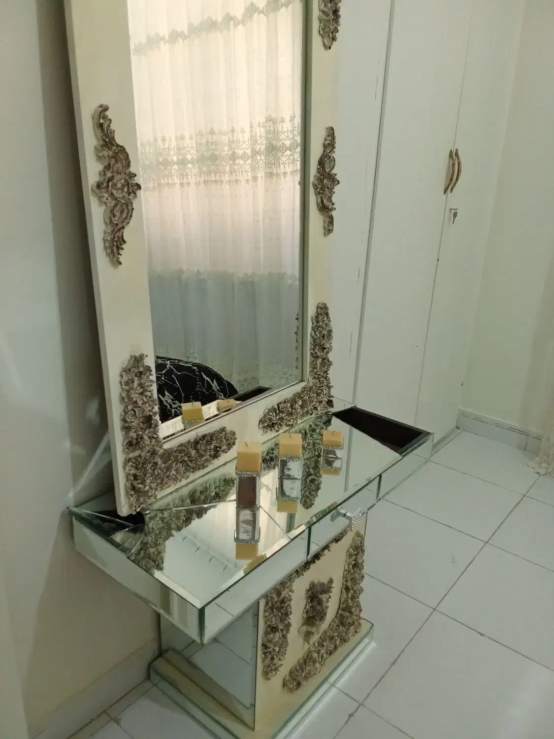 اینه با میز اینه ای|بوفه، ویترین، کنسول|اسلامشهر, باغ فیض|دیوار