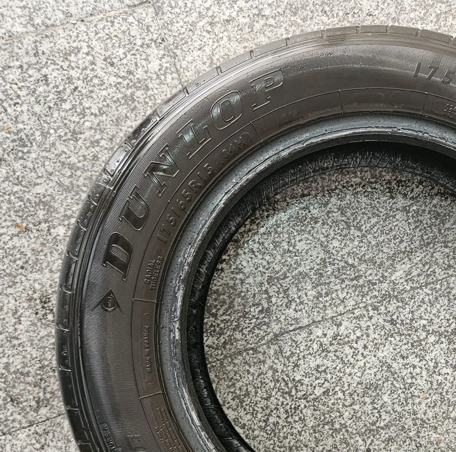 شیشه عقب و لاستیک دانلوپ تویوتا یاریس 175/65R15|قطعات یدکی و لوازم جانبی|تهران, گیشا|دیوار