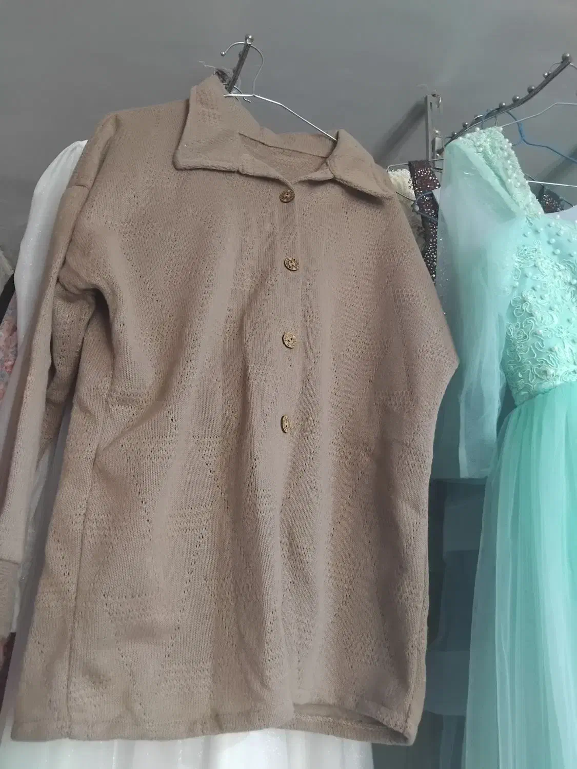 لباس گرم|لباس|مسجد سلیمان, |دیوار