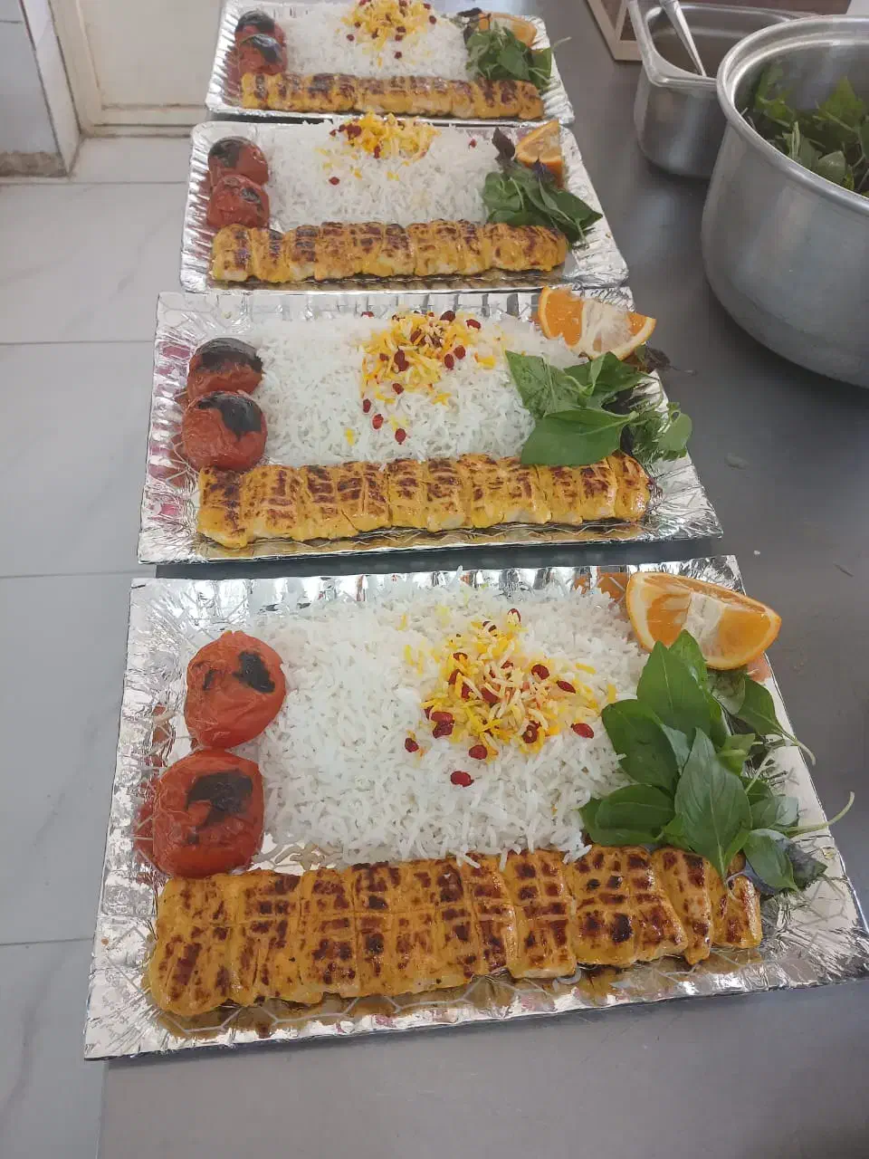 نیروی کار در آشپزخانه رستوران|استخدام خدمات فروشگاه و رستوران|شاهینشهر, مخابرات (شهید بهشتی)|دیوار