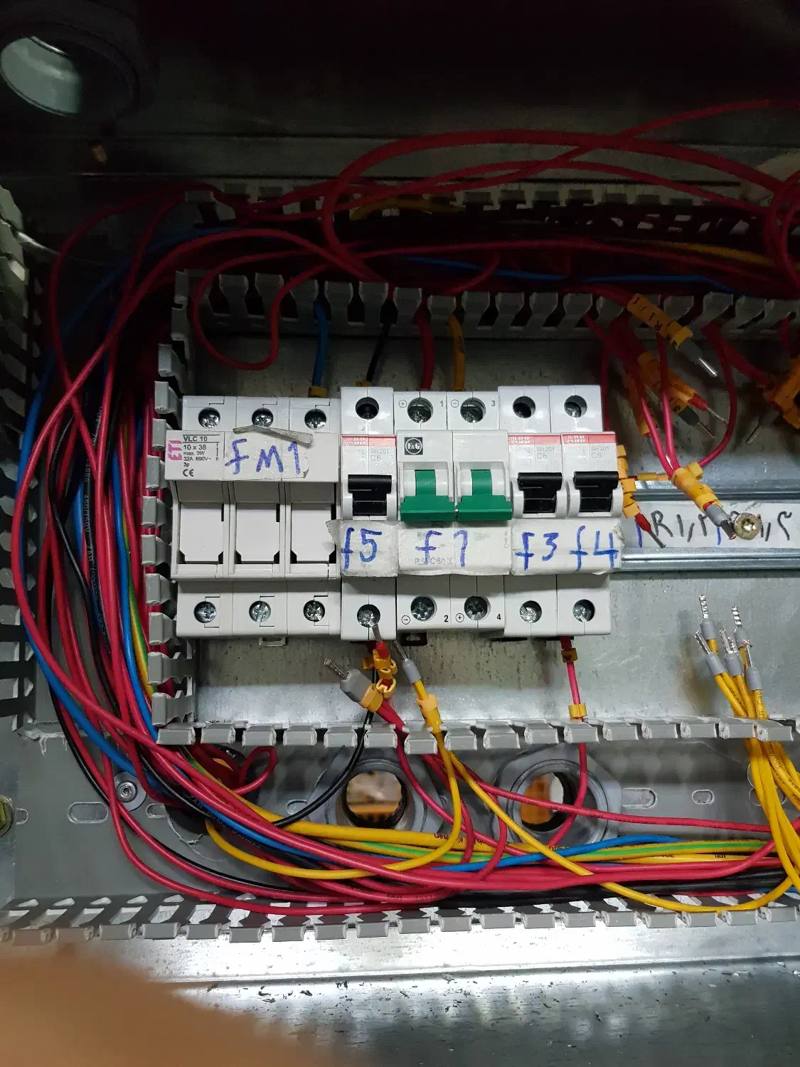 برق صنعتی -تابلو برق|خدمات پیشه و مهارت|کرمان, |دیوار