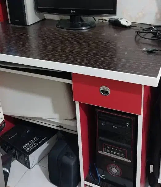 میز مطالعه|میز تحریر و کامپیوتر|اهواز, کمپلو جنوبی|دیوار