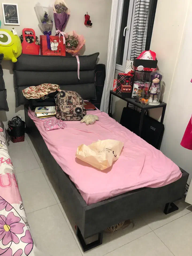 دو عدد تخت خواب و یک میز آرایش|تخت و سرویس خواب|رودهن, |دیوار