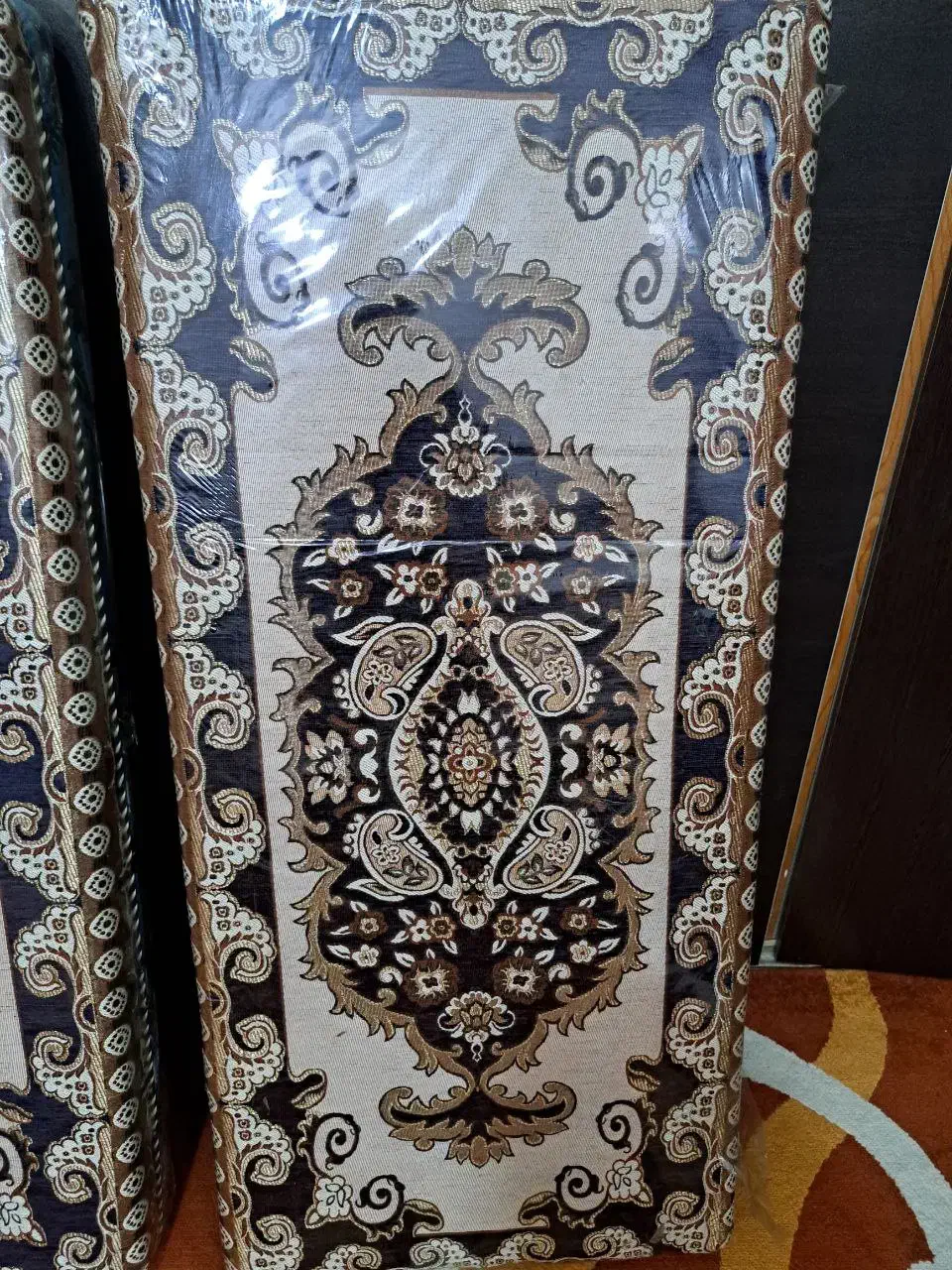 پشتی نوی نو|پشتی|مشهد, عبادی|دیوار