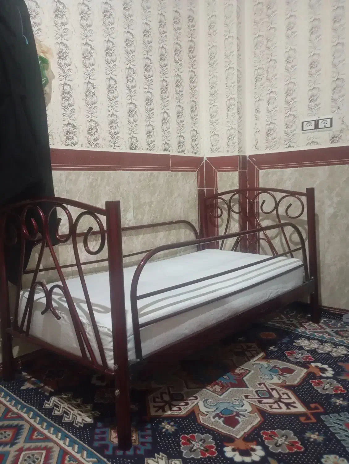 تخت بچه گونه|تخت و صندلی بچه|کرمانشاه, |دیوار